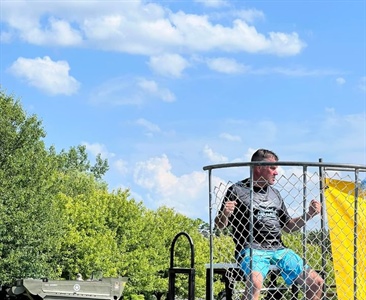 Ken got dunked at the VFW Post 8495 open house yesterday 💦 Roy got him on the first throw. 🎾