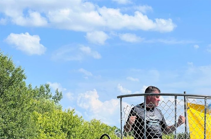 Ken got dunked at the VFW Post 8495 open house yesterday 💦 Roy got him on the first throw. 🎾