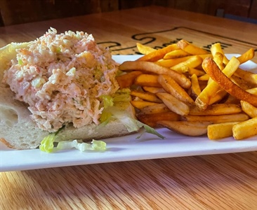 Lobstah Roll 🦞 looking delish 🤌🏻