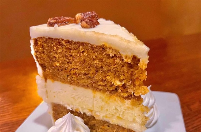 Happy National 𝒞𝒶𝓇𝓇ℴ𝓉 𝒞𝒶𝓀ℯ Day!🍰
Celebrate by ordering one of ours made by Katy's Kravings.  It even has a Vanilla Cheesecake middle layer! 

————————————————————
#nationalcarrotcakeday #eatlocal #supportlocal #supportsmallbusinessowners #supportsmallbusinesses #supportlocalbusiness #fairportny #fvi #fairportvillageinn #FVI #thefvi #thefairportvillage